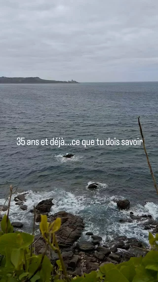 🌊 DÈS 35 ANS, ÇA PEUT COMMENCER ! (Et ce n'est PAS être vieille !) 🌊
> Tes cycles changent ? Une fatigue inexpliquée s'installe ? Des sautes d'humeur te surprennent ? 🙋‍♀️ Écoute ton corps, il a peut-être des choses à te dire !
> La périménopause ou préménopause, cette phase de transition hormonale, peut débuter bien plus tôt qu'on ne le pense. C'est un processus NATUREL, une évolution de notre biologie de femme, PAS un signe de déclin ou de vieillesse ! ✨
> Alors, si tu as 35 ans et que tu ressens des changements, tu n'es PAS seule et tu n'imagines RIEN ! ❤️
> Brisons ensemble les tabous sur cette étape de vie souvent invisibilisée. Partageons nos expériences, nos astuces, notre force. Parce que s'informer, c'est déjà s'empouvoirer. 💪
Pour ne pas subir sa ménopause comme de nombreuses femmes, il est grand temps de se mettre en selle dès à présent.
C'est le temps de la préménopause 🌸
> Tu te reconnais ? Laisse un ❤️ en commentaire !
> Envoie ce reel à toutes les femmes de ta vie, pour qu'elles soient informées ! ➡️
> Abonne-toi pour décomplexer ensemble la (péri)ménopause, dès maintenant ! ➕
#Périménopause #MénopausePrécoce #SantéDesFemmes #BienÊtreAuFéminin #ÂgeNEstPasUneMaladie #NaturelEtNormal #Sororité #BrisonsLeTabou #informationempowerment