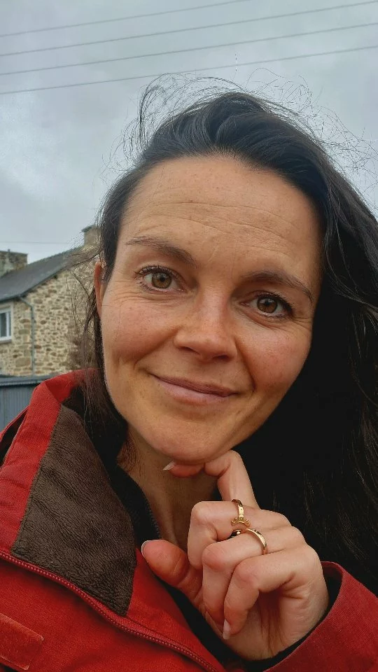 PENSINE - Episode n°2
Je vous embarque pour une nouvelle pensée du jour sur laquelle les débats sont ouverts dans les commentaires🤗
💡Le sujet du jour : comment réussir à naviguer entre le cadre et la flexibilité pour éviter un chaos mental ? 
Apporter du cadre pour mieux jouer avec la vie. 
Qu'en penses-tu ? 
Raconte-nous ton expérience entrepreneuriale (ou pas) à ce sujet. 
#femmeentrepreneuse #mapensine #entreprendreautrement #entrepreneurebienêtre #organisationentrepreneur #slowwork #slowday