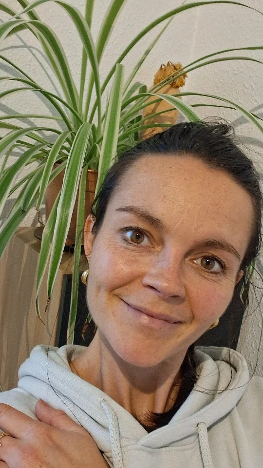 PENSINE - Episode n°3
Ce mois d’octobre assez challengeant s’est achevé avec de belles victoires 🌟
Je suis certes heureuse de ces réussites mais surtout je ressens une pronfonde fierté comme je ne l’ai jamais vraiment ressentie auparavant.
La fierté d’avoir maintenu un état d'esprit stable qui m'a permise de relever ces défis avec sérénité.
Je t'explique exactement ce qui s’est passé et surtout comment j’ai abordé ce mois d’otobre tout autrement que d'habitude. 
💬Comme d'habitude, j’ai hâte d’échanger avec toi dans les commentaires pour que tu m'expliques un peu quel est l’état d'esprit que tu as pour atteindre des objectifs de vie 💫
#etatdespritentrepreneur #mapensine #femmeentrepreneuse #entreprendreautrement #entrepreneurebienêtre #slowwork