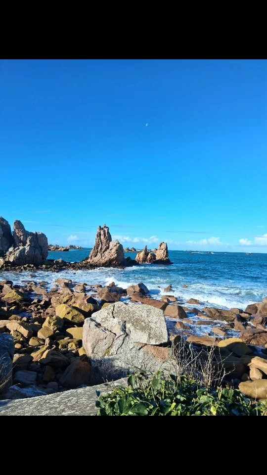 Ça va vite n’est-ce pas ? 
C’est tout simplement l'illustration de la vitesse à laquelle passe la vie.
Et en même temps, ça montre aussi à quel point on peut accomplir de nombreuses choses lorsque l'on se concentre sur nos vraies priorités.
Moins mais mieux ❤️
Et toi, sais-tu quelles sont tes priorités ? 
#slowwork #slowlivinglife #entreprendreautrement #prendresoindesoi #bienvieillir
